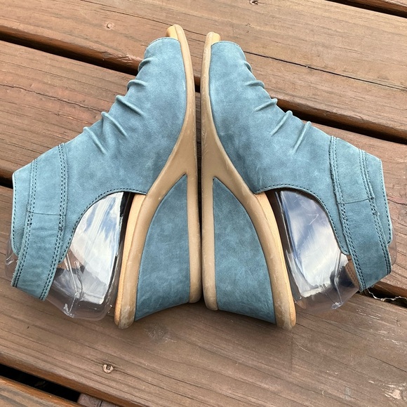 Stylish EARTH leather sandals💙💙 - Picture 4 of 13